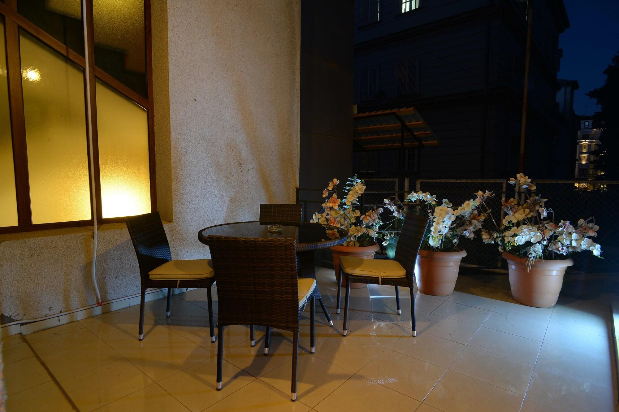 Coral Boutique Hotel Tbilisi Ngoại thất bức ảnh